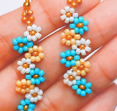 ลูกปัด Glass Beads 2-4มิลลิเมตร เม็ดทราย ลูกปัดแก้วมุก ใส ด้าน DIY สร้อยคอ สร้อยข้อมือ เครื่องประดับ ประมาณ กล่องละ +- 2000ชิ้น คละสี 10สี