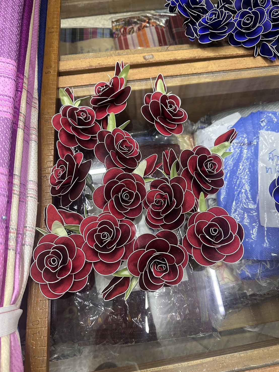 ดอกกุหลาบผ้าไหม (กลัดหน้าอก) แพคโหล (12ชิ้น) คละสี คละลาย GF-ST-1225661