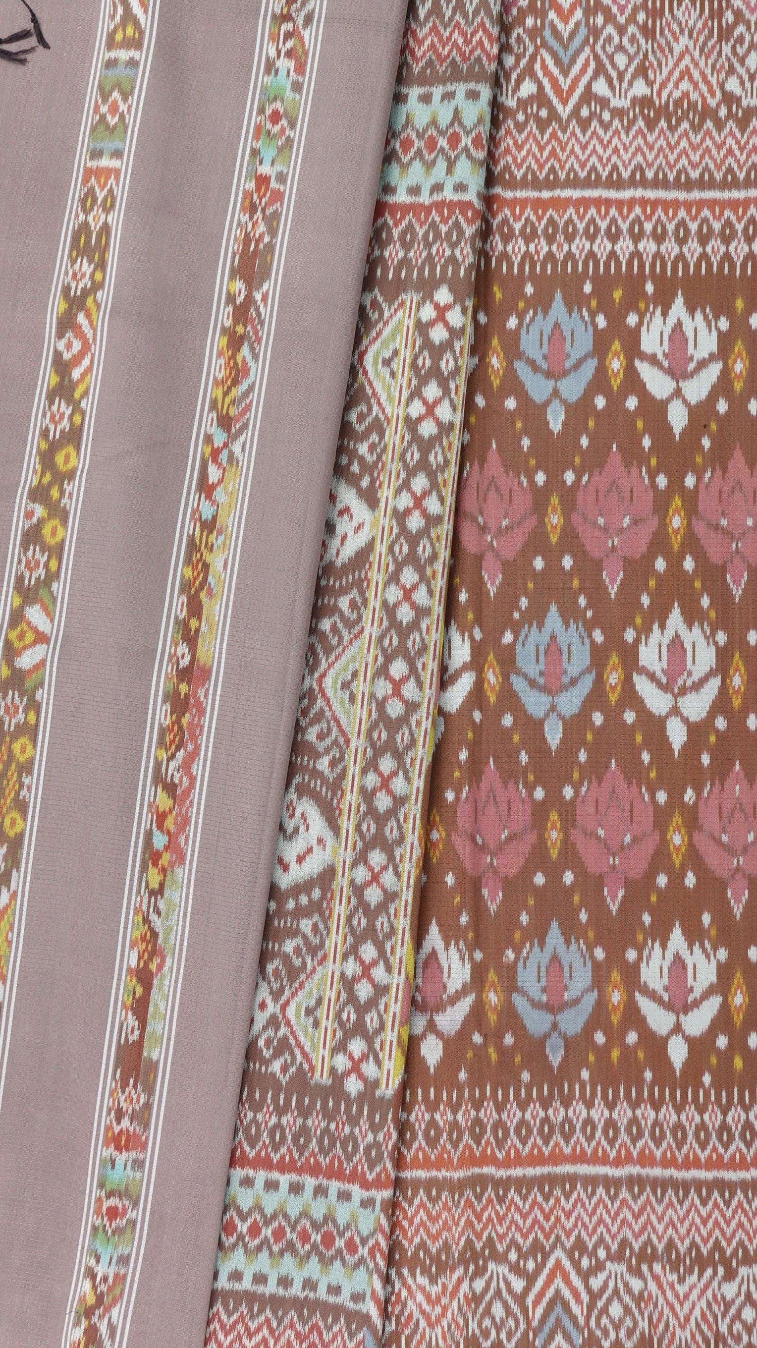 ซิ่น ผ้าไหมมัดหมี่ สีธรรมชาติ 3ตะกอ ทอเหยียบเหาะ มีหน้านาง ชายครุย ขนาด1x2เมตร ลายดอกกันเกรา สีน้ำตาล รหัส M3P-33-0224683