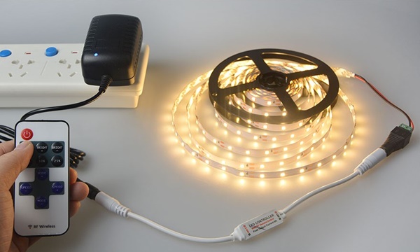 ชุดควบคุมแสง LED ระยะไกล 12V 12A สวิตซ์หรี่ไฟ Dimmer 5V-24V 12A สายเปลือย