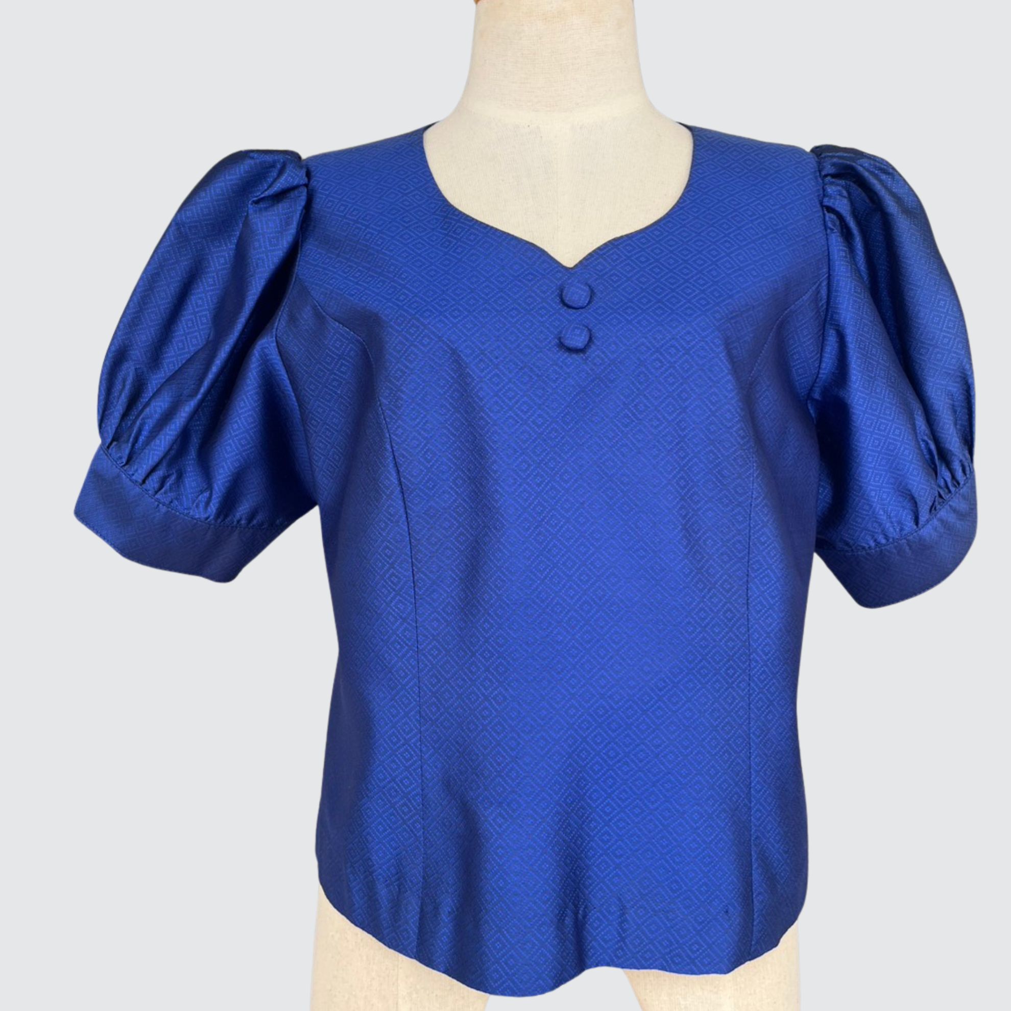 เสื้อสตรี สีพื้น เนื้อยกดอก ไหมแท้ 100% | เลือกไซส์ | เลือกสีได้โดยแจ้งรหัสผ้าที่หมายเหตุ รหัส WD-PTS-1009688