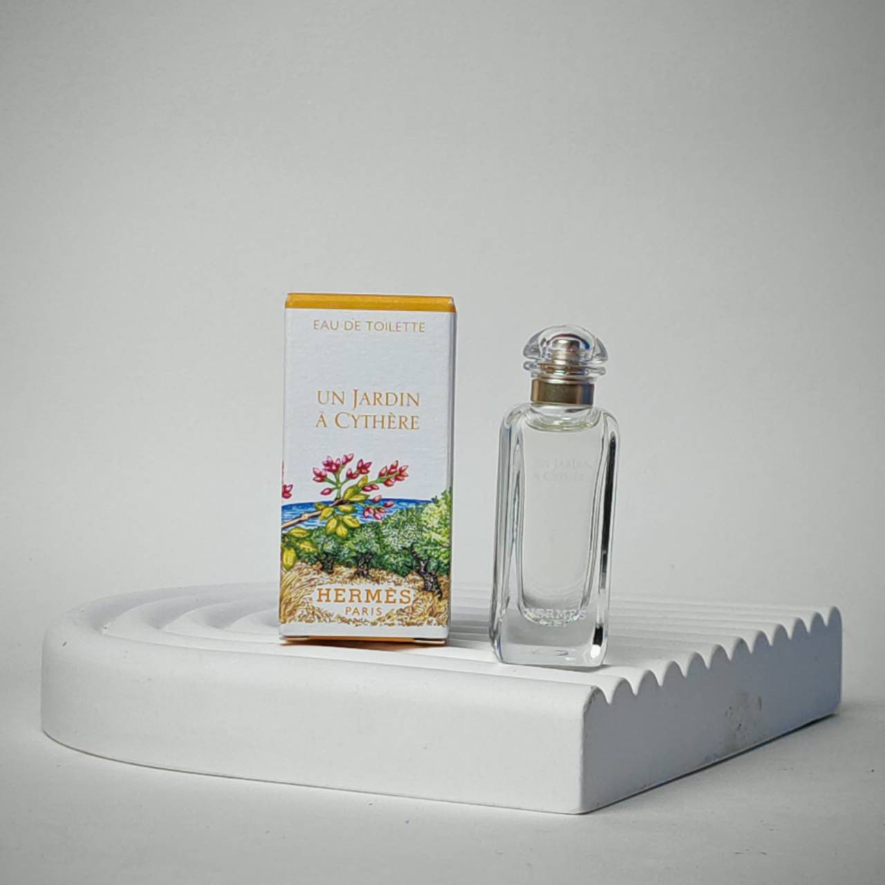 น้ำหอมจิ๋วมินิ Hermes Un Jardin à Cythère EDT 7.5ml ป้ายไทย( Mini Perfume น้ำหอมขนาดพกพา) น้ำหอมจิ๋วมินิ ขวดน่ารัก ตั้งโชว์ก็สวย พกพาก็สะดวก หัวแต้มตามจุดชีพจร