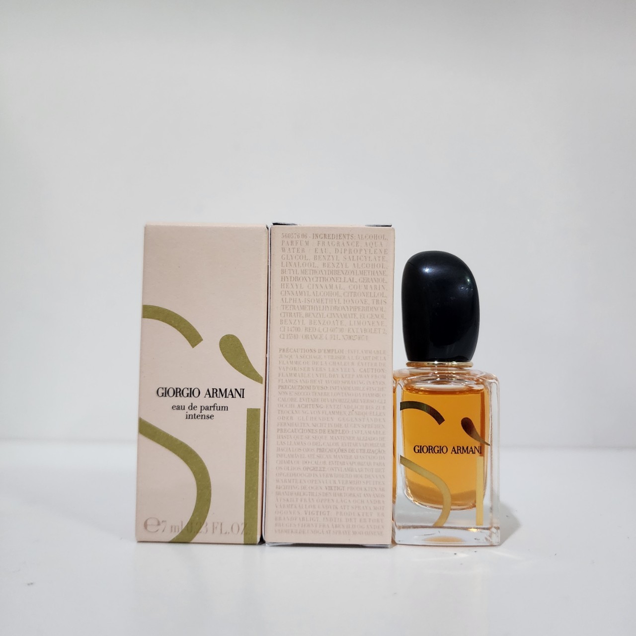 น้ำหอมจิ๋วมินิ Giorgio Armani Si Intense EDP (ปี 2023) 7ml แบบแต้มมีกล่อง ( Mini Perfume น้ำหอมขนาดพกพา) น้ำหอมจิ๋วมินิ ขวดน่ารัก ตั้งโชว์ก็สวย พกพาก็สะดวก หัวแต้มตามจุดชีพจร