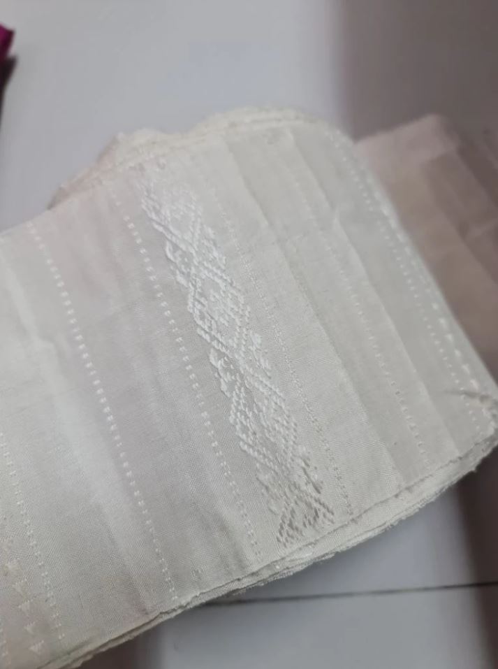 หัวซิ่นไหมทอมือ จกขิดไหมแท้ สีขาว รหัส WN-119-112068