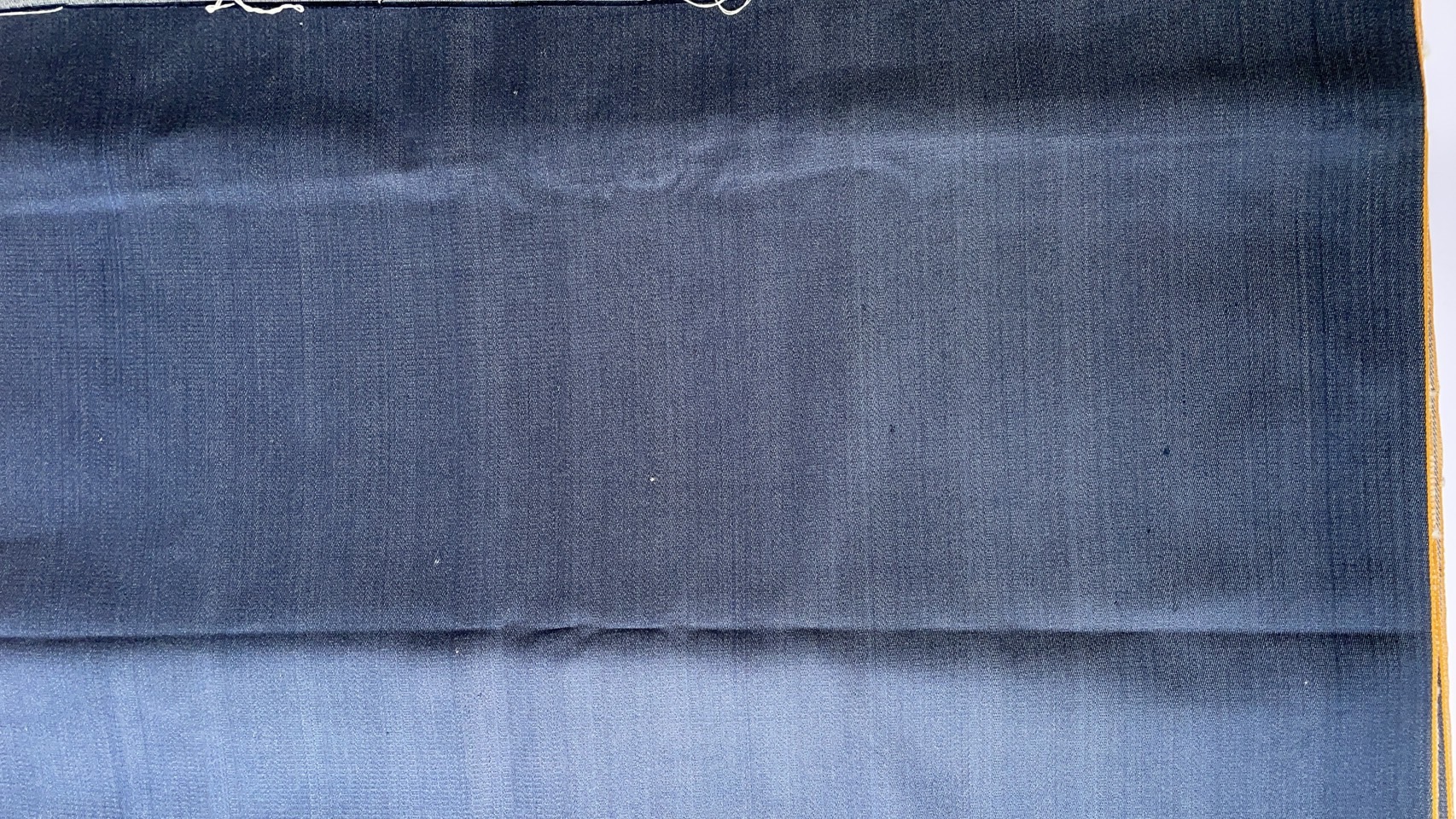 ผ้ายีนส์ ไหมแท้ สีน้ำเงินกรมแบบผ้ายีนส์ ตัดขายเป็นเมตร รหัส MC-76-070868