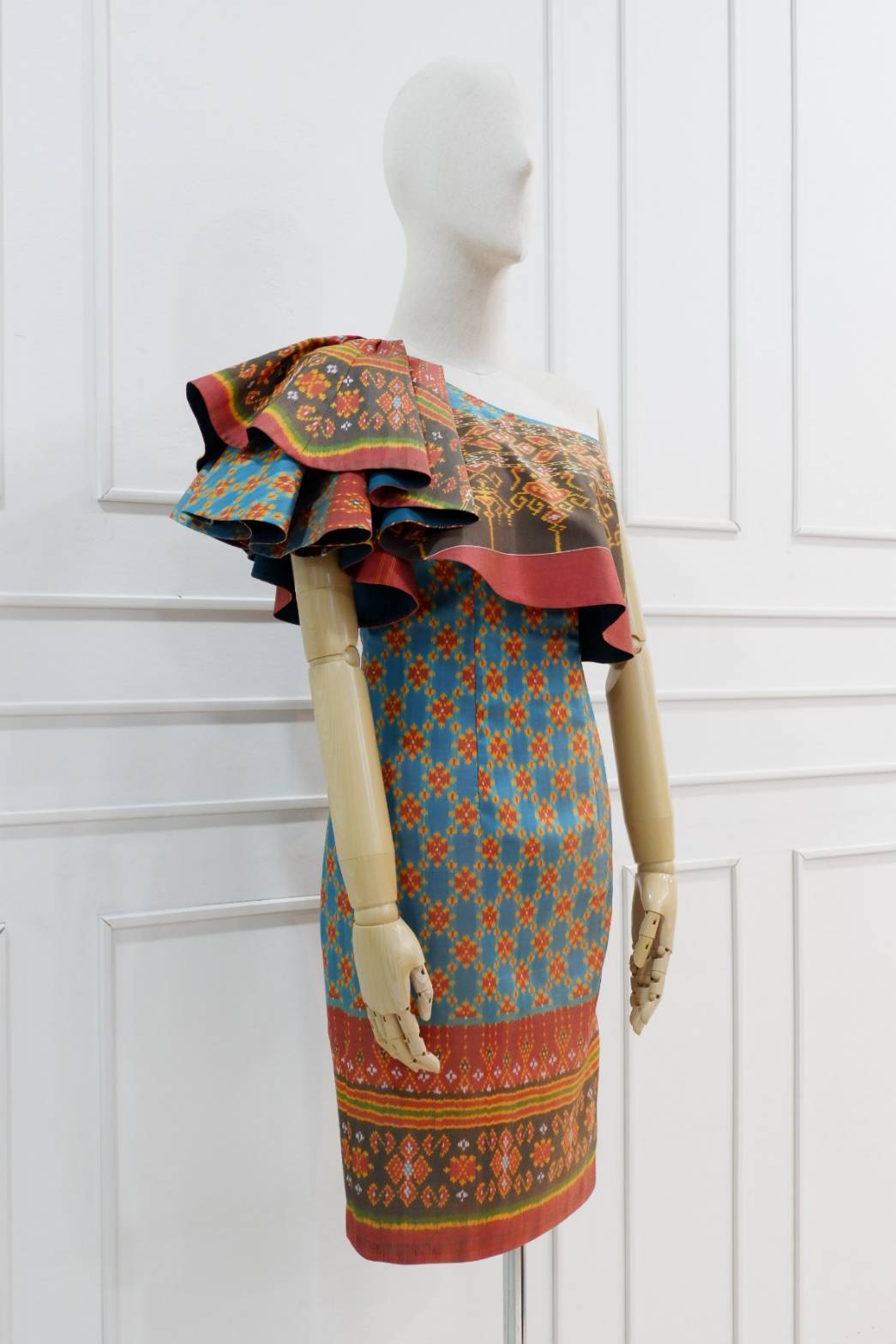 สั่งตัดชุดสตรี ชุดแซกปิดเข่า รหัส CUT-ST1213652