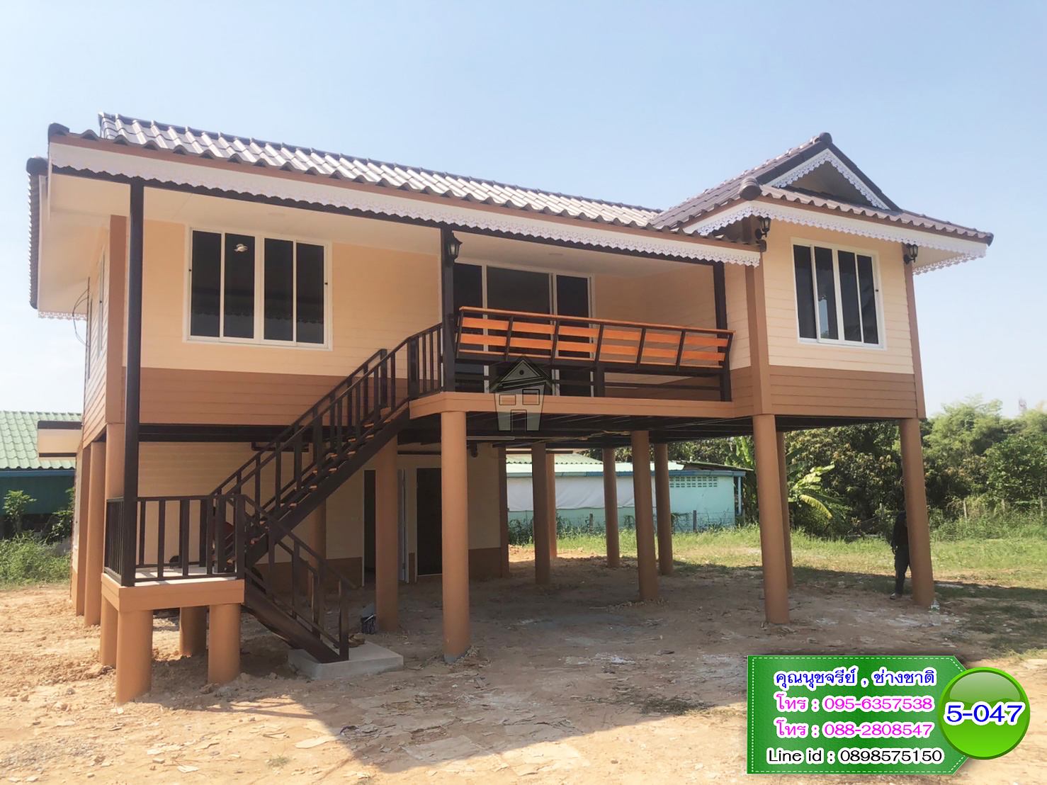5-047 - บ้านน็อคดาวน์สองชั้นสีน้ำตาล - หลังใหญ่ - ทรงจั่ว