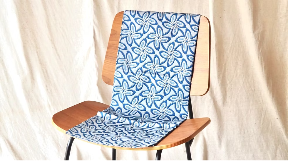 ผ้าไหมพิมพ์ลาย 2เส้น เนื้อเรียบ (ราคาต่อหลา) ลายดอกไม้ พื้นสีฟ้าเทา รหัส A4-CT-103498