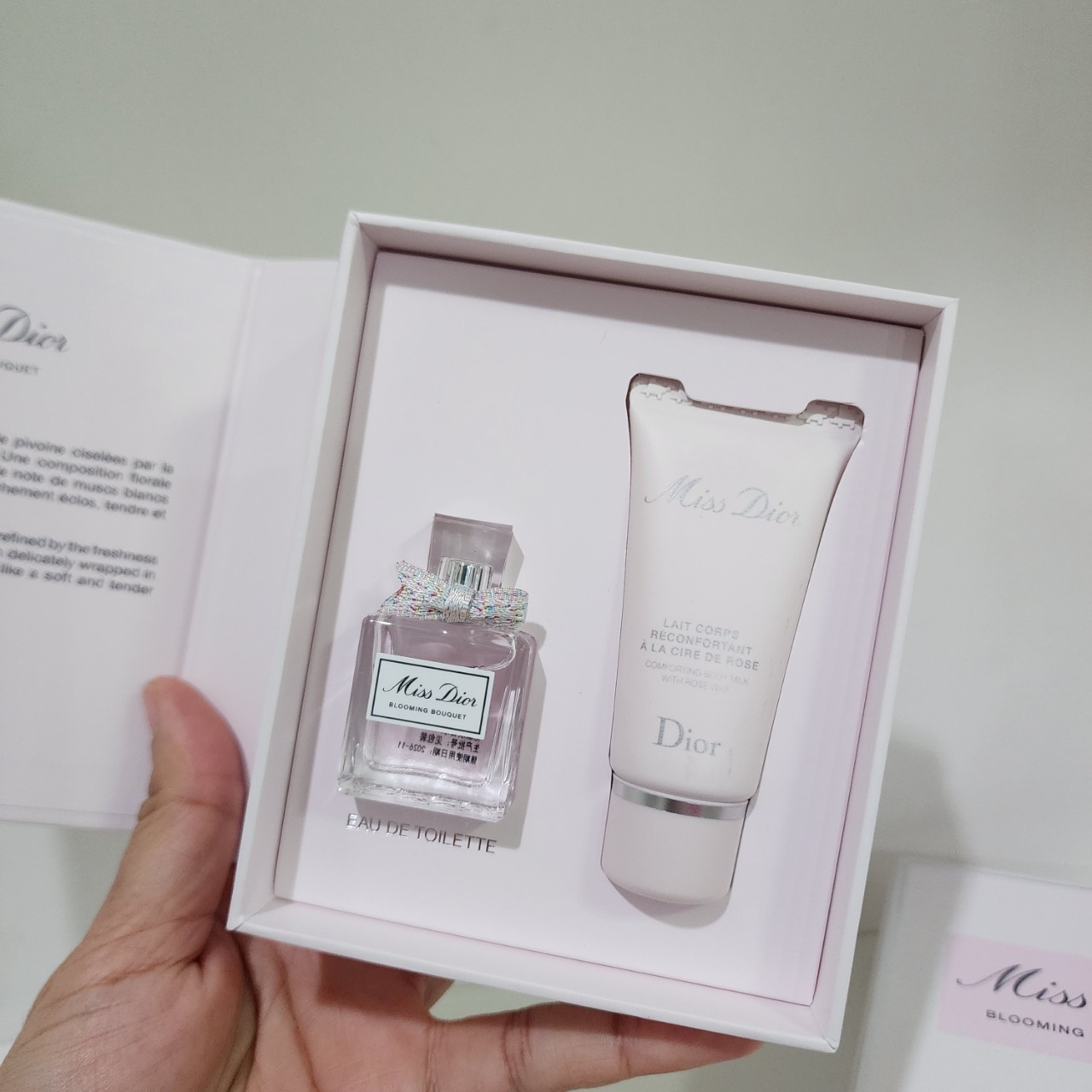 น้ำหอมจิ๋วมินิ Dior Miss Dior Blooming Bouquet edt Mini Gift Set ▪️ น้ำหอม 5ml. ▪️ Body Milk Lotion 20ml.