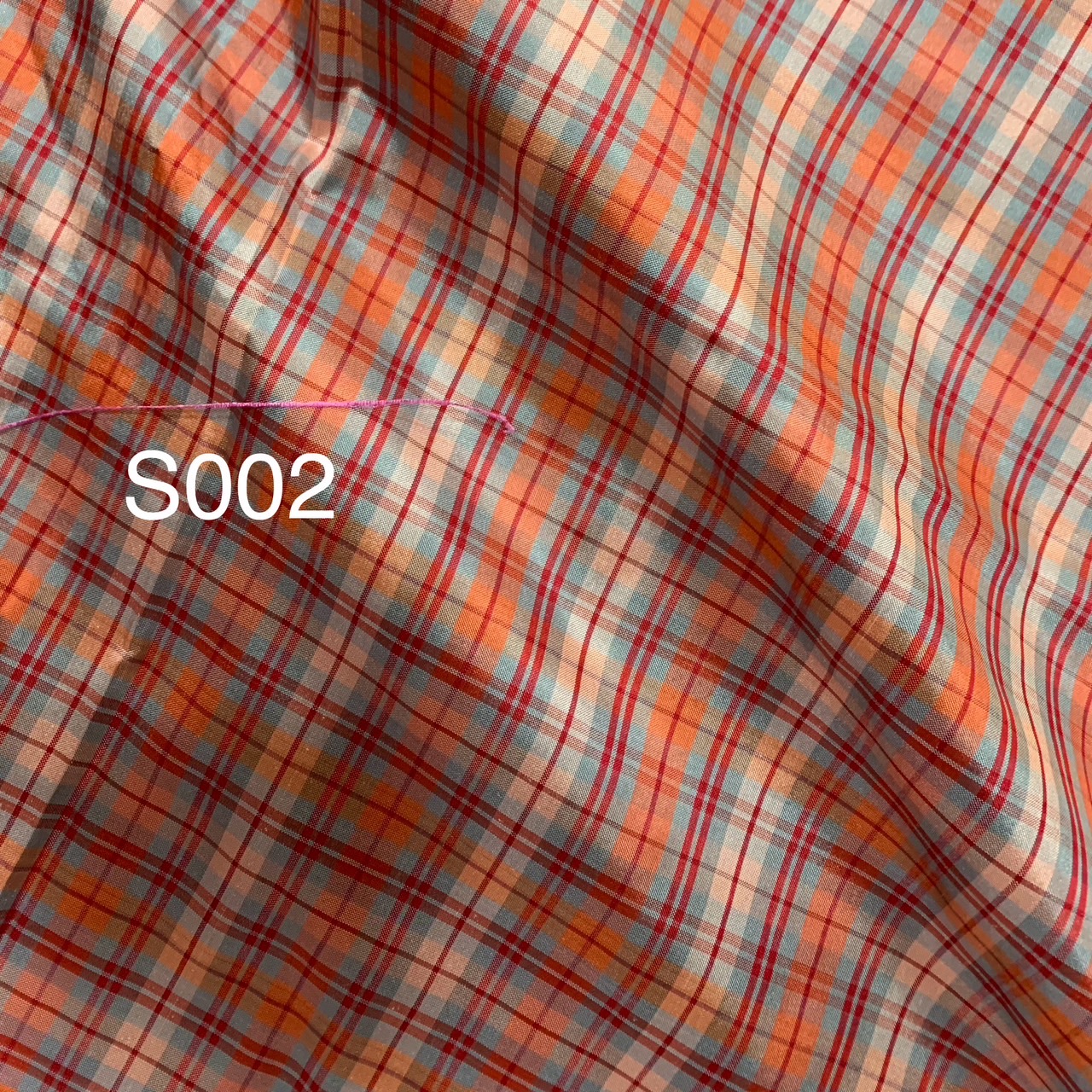ผ้าไหมลายสก็อต เนื้อหยาบ ขายตามความยาวหลา สีคละสี รหัส A8-AA-S002