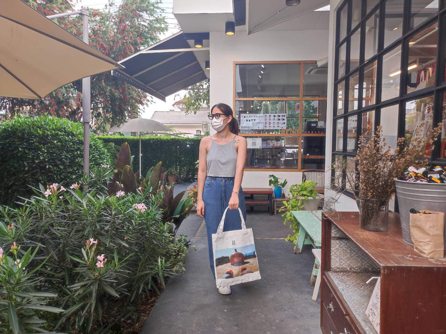 กระเป๋าผ้า ลาย Little Onion ขาว 14"x16"