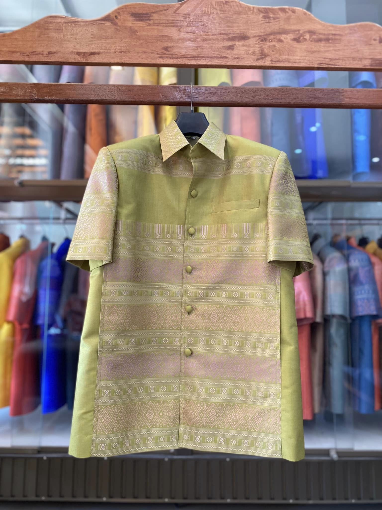 เสื้อสูทไหมแพรวา แขนสั้น พื้นสีเขียว ไซส์ M รหัส DR-BM-121566094431