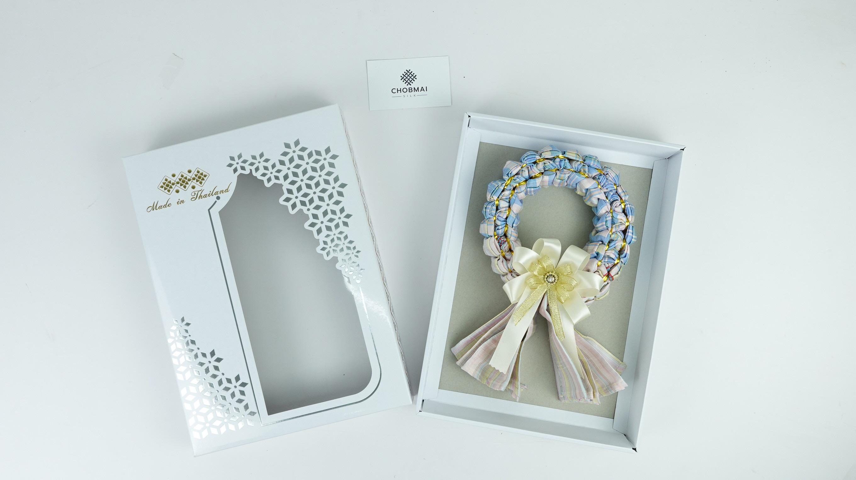 เซ็ตของขวัญ พวงมาลัย ผ้าขาวม้าไหมแท้