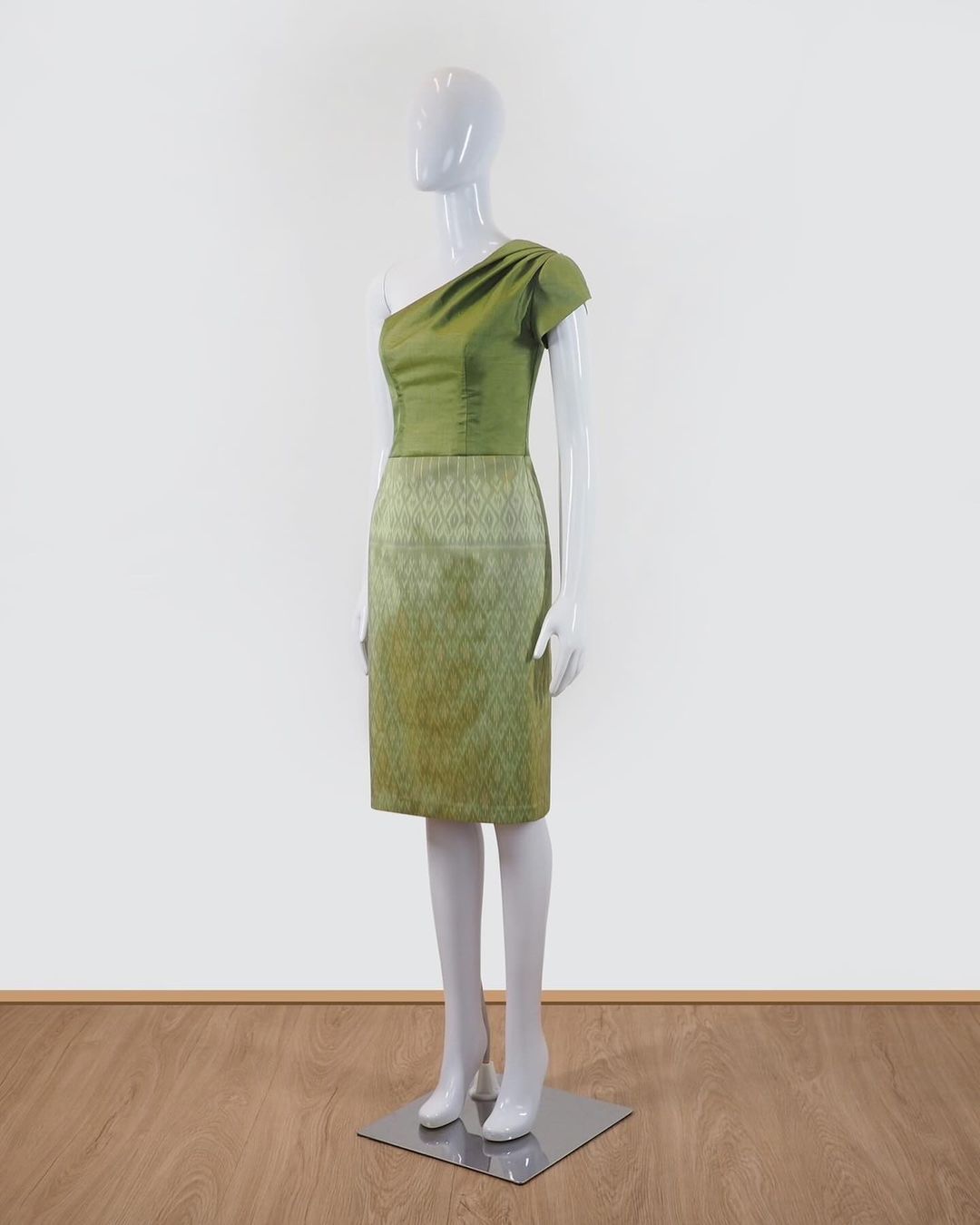 แบบตัดชุด เดรสผ้าไหม (ไม่รวมผ้า) chobmai x JHN รหัส CUT-51-03236715