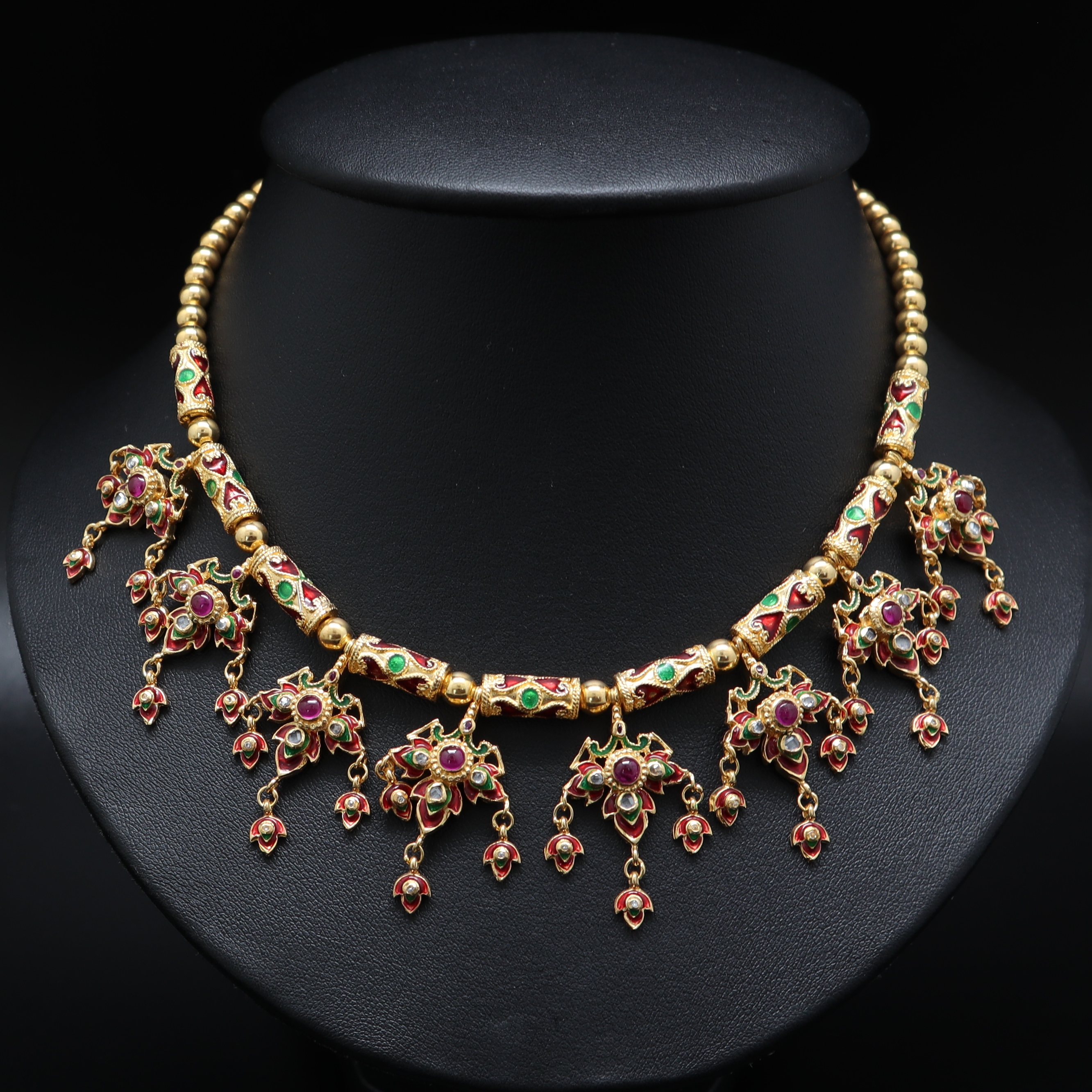 SI296 ชุดสังวาลย์พร้อมสร้อยข้อมือ สร้อยคอ ต่างหู ตัวเรือนเงินแท้ลงยา ประดับแก้ว สร้อยคอหนัก 62.2 กรัม สร้อยข้อมือ 2 เส้นหนัก 90.2 กรัม ยาว 17.5 ซม.