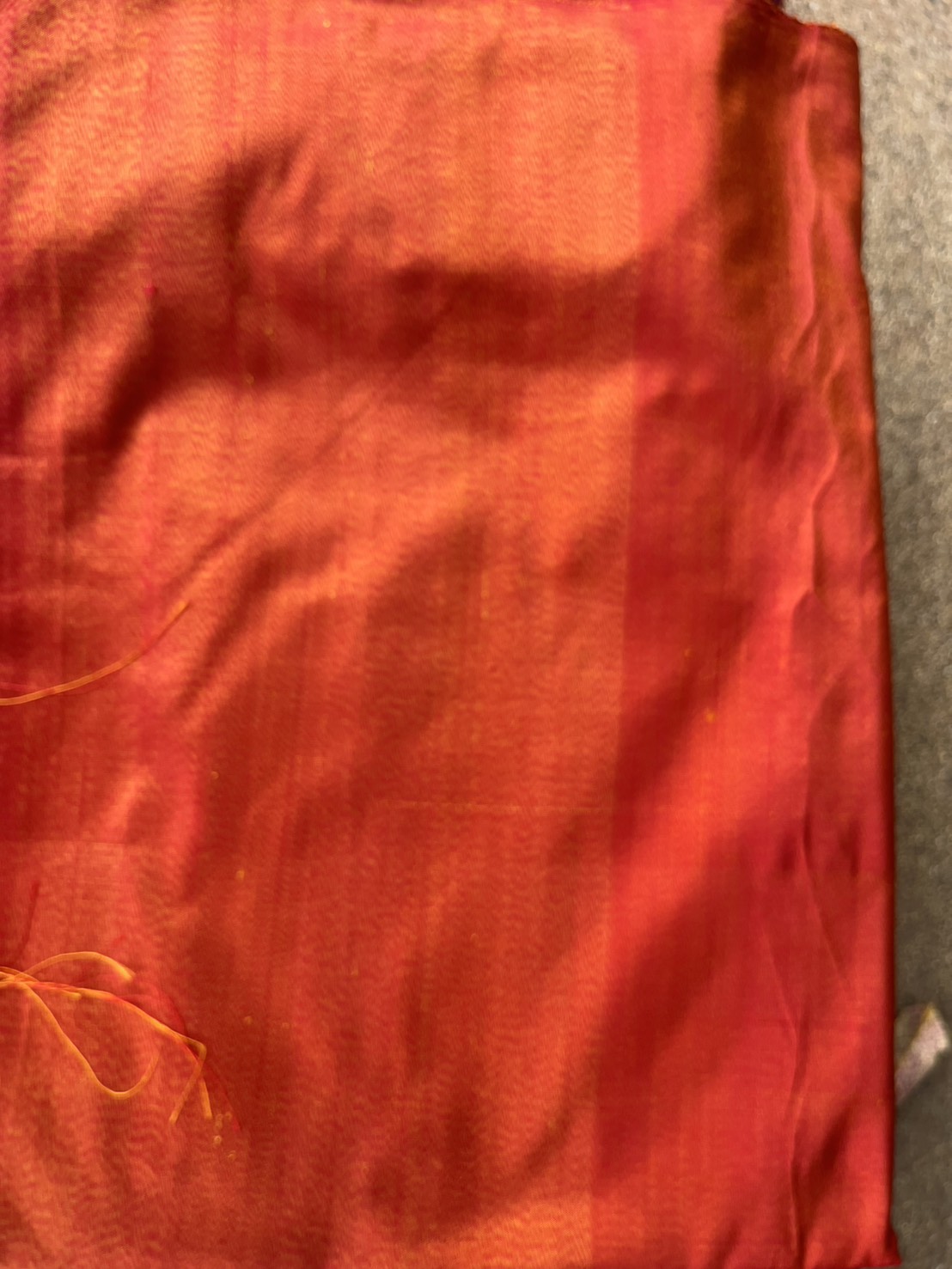 ผ้าไหมหางกระรอก ไหมบ้าน เนื้อหนา สีแดงส้ม ตัดขายตามความยาวเมตร รหัส R1N-NY-0327682