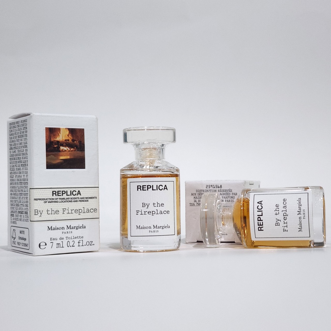 น้ำหอมจิ๋วมินิ Maison Margiela Replica By the fireplace EDT 7ml แบบแต้มมีกล่อง ( Mini Perfume น้ำหอมขนาดพกพา) น้ำหอมจิ๋วมินิ ขวดน่ารัก ตั้งโชว์ก็สวย พกพาก็สะดวก หัวแต้มตามจุดชีพจร