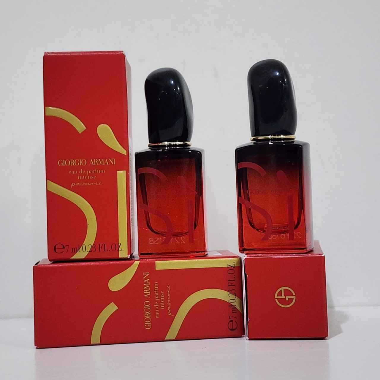 น้ำหอมจิ๋วมินิ Giorgio Armani Si Passione Intense 2024 -7ml แบบแต้มมีกล่อง ( Mini Perfume น้ำหอมขนาดพกพา) น้ำหอมจิ๋วมินิ ขวดน่ารัก ตั้งโชว์ก็สวย พกพาก็สะดวก หัวแต้มตามจุดชีพจร