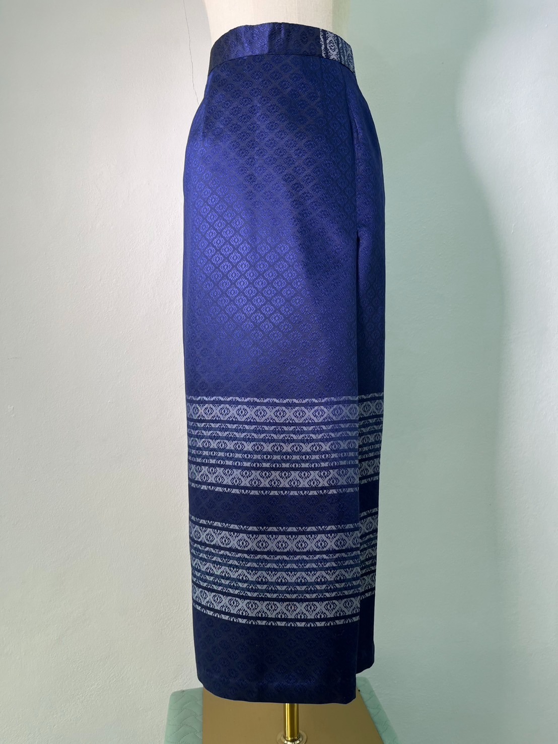 สั่งตัดเย็บ กระโปรงผ้าไหม ผ้าถุงสำเร็จ ผ้าถุงป้าย (ไม่รวมผ้า) รหัส CUT-ST007