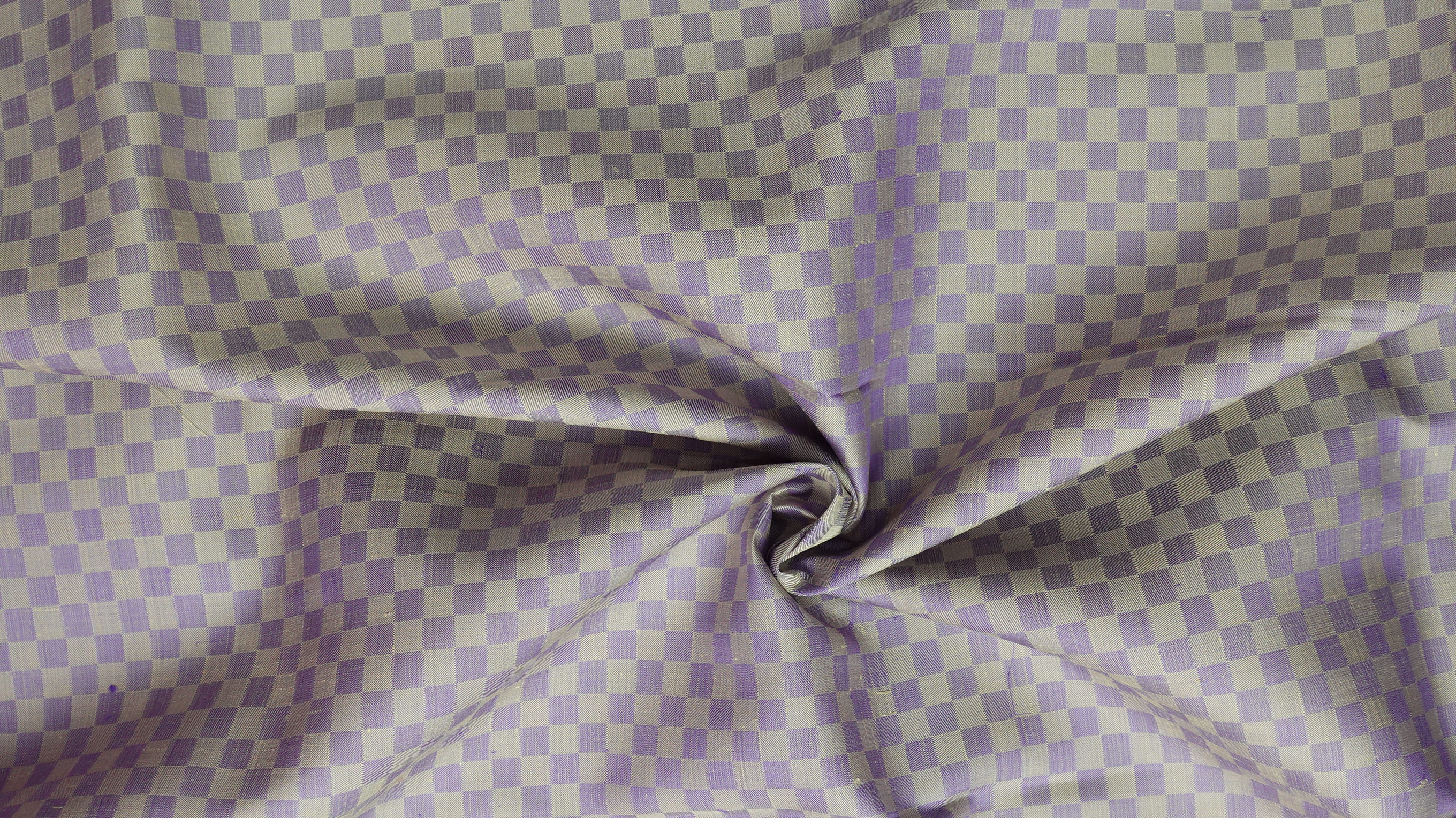 ผ้าไหมลายเกล็ดเต่า เนื้อไหมบ้าน ไหมแท้ สีม่วงสลับขาว ขายตามความยาวหลา รหัส R1D-NY-01236811