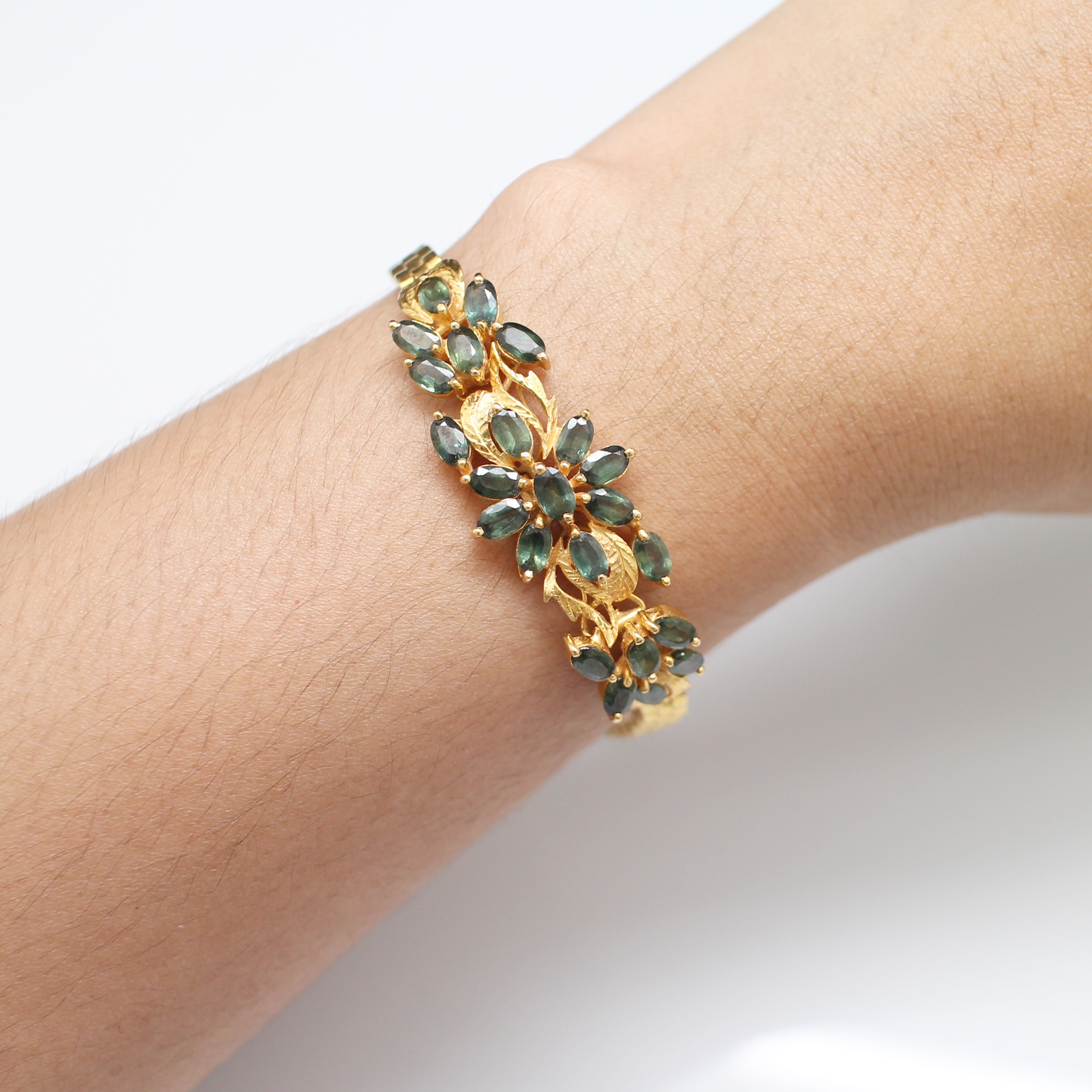 BL25082 สร้อยข้อมือเขียวส่องดอกไม้ ทองแท้ 90% นน.รวม 16.7 กรัม ยาว 18 ซม.