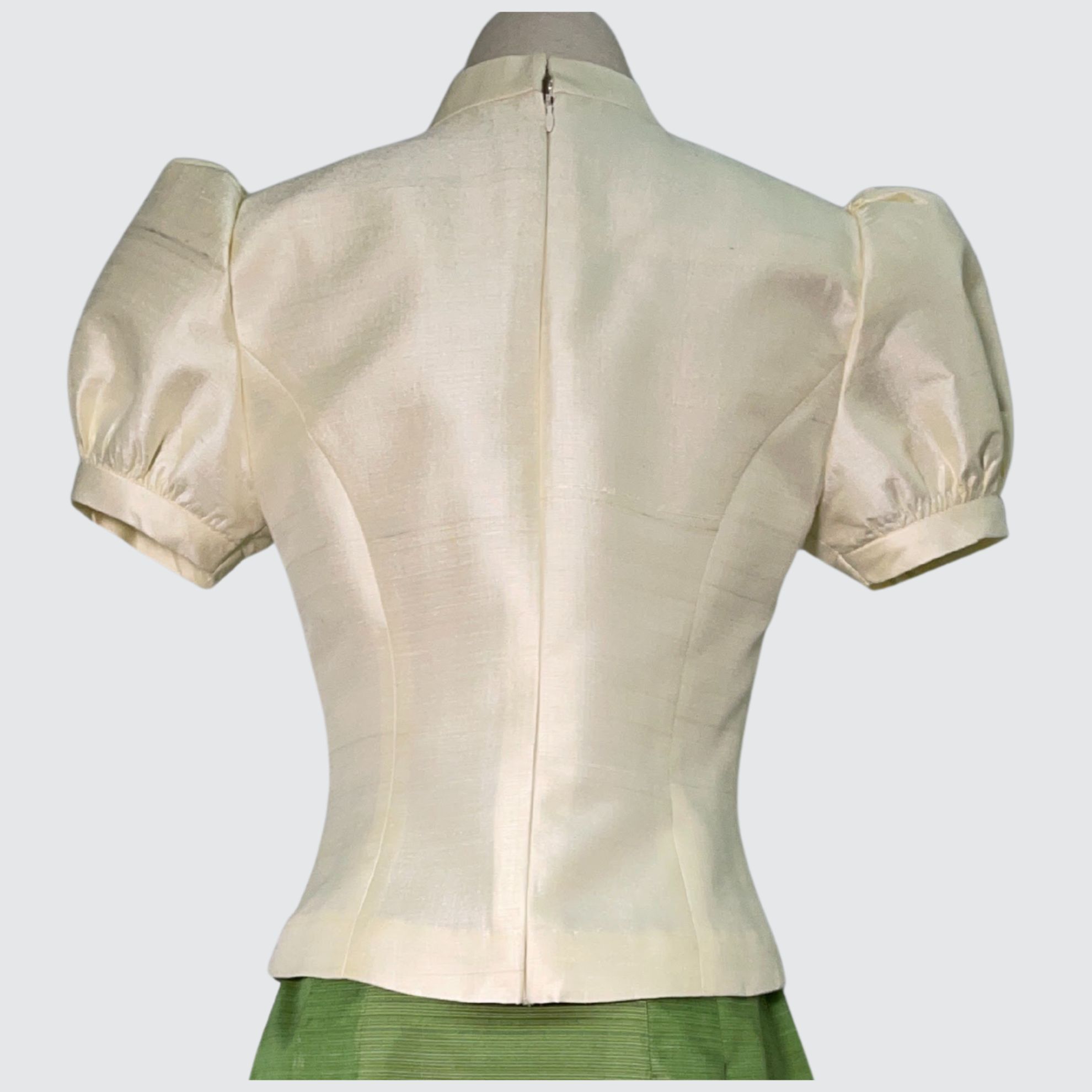 เสื้อเเขนสั้น ตัดเย็บจากผ้าไหมสีพื้น เนื้อหยาบ ไหมแท้ 100% | ตัดเย็บตามรูปร่าง | เลือกผ้า ส่งไซส์ได้