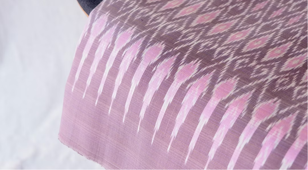 ซิ่น ผ้าไหมมัดหมี่ ไหมบ้าน ขนาด 1x2หลา พื้นสีชมพูกะปิ รหัส CISP-CT-0613683