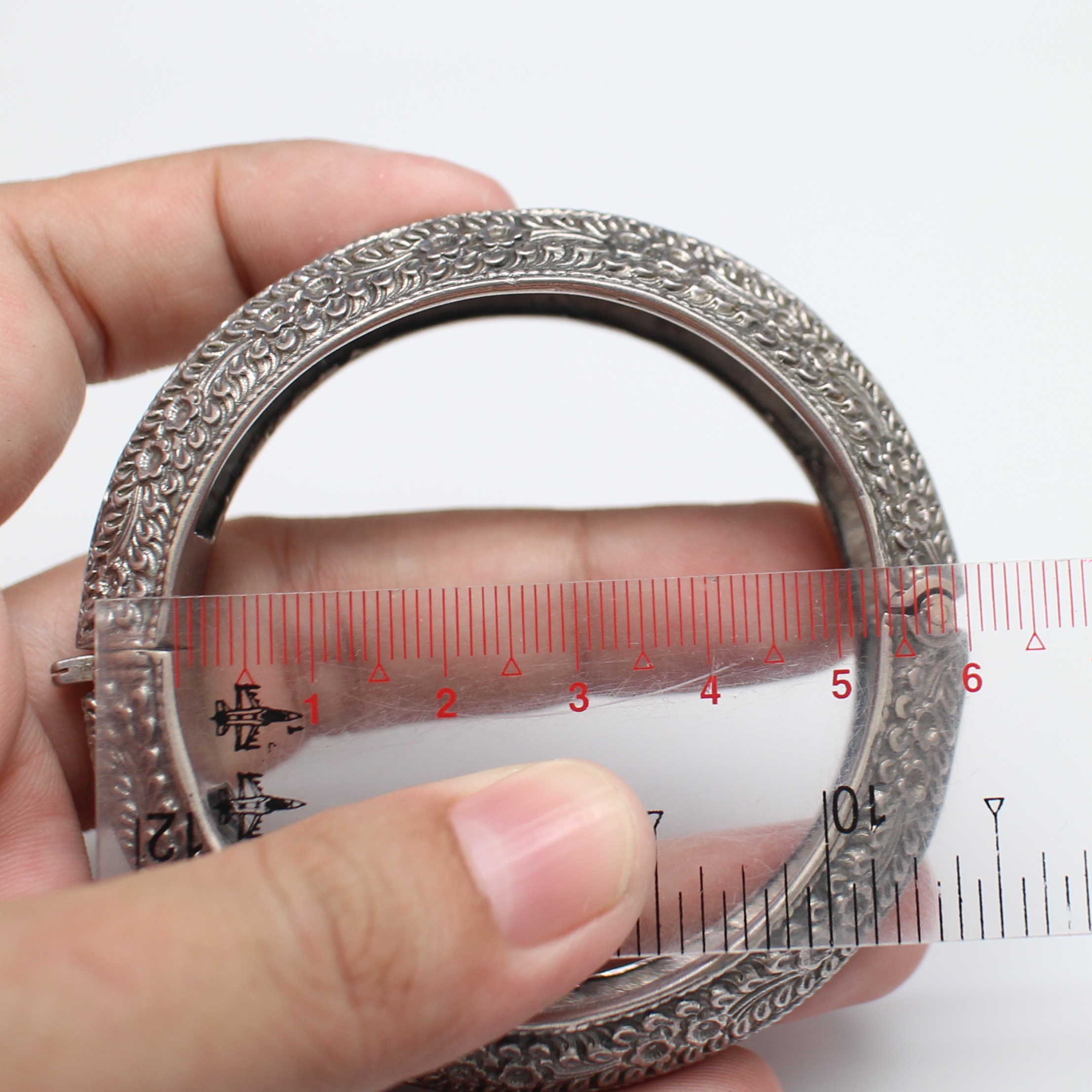 SI0007 กำไลเงินหัวบัวดุลลายดอกไม้ เงินแท้ 92.5% นน. 56.7 กรัม เส้นผ่านศูนย์กลาง 5.4 cm.