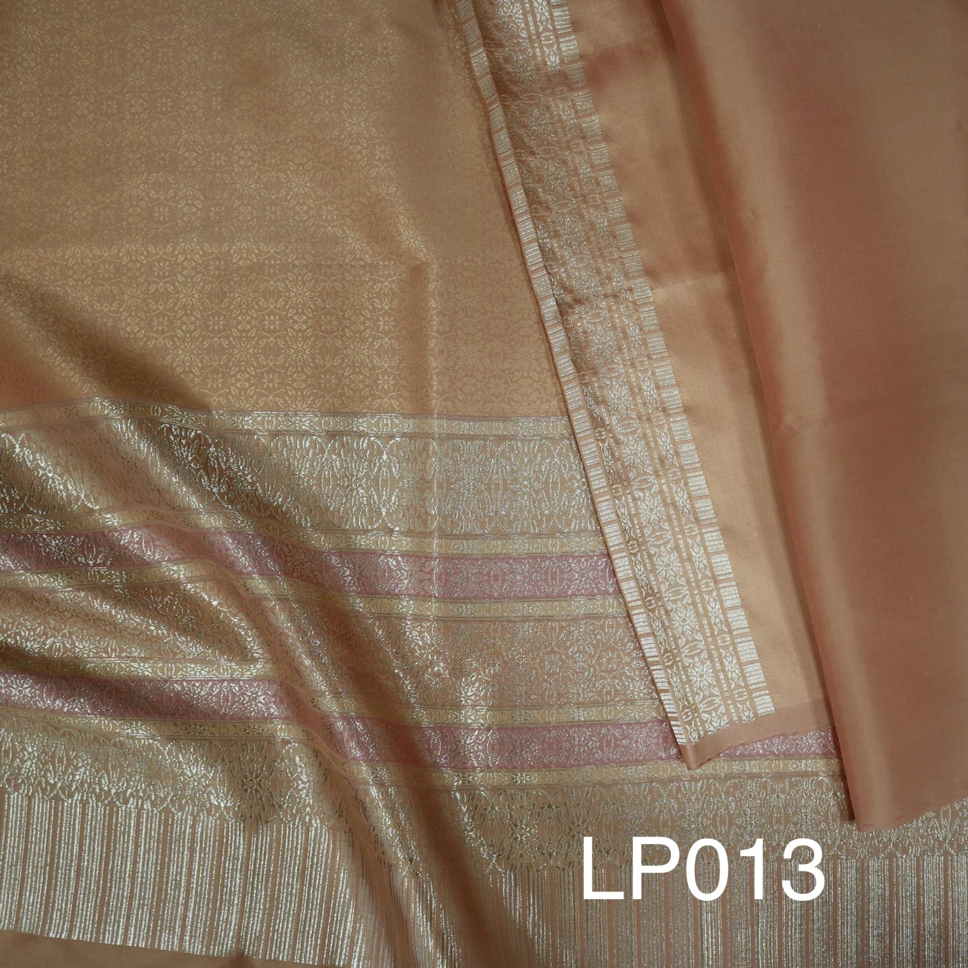 (ผ้าชุด) ผ้าไหมยกดอกลำพูน (สีพื้น 2เมตร+ลาย 2.4เมตร) สีส้ม รหัส N90-AA-LP013