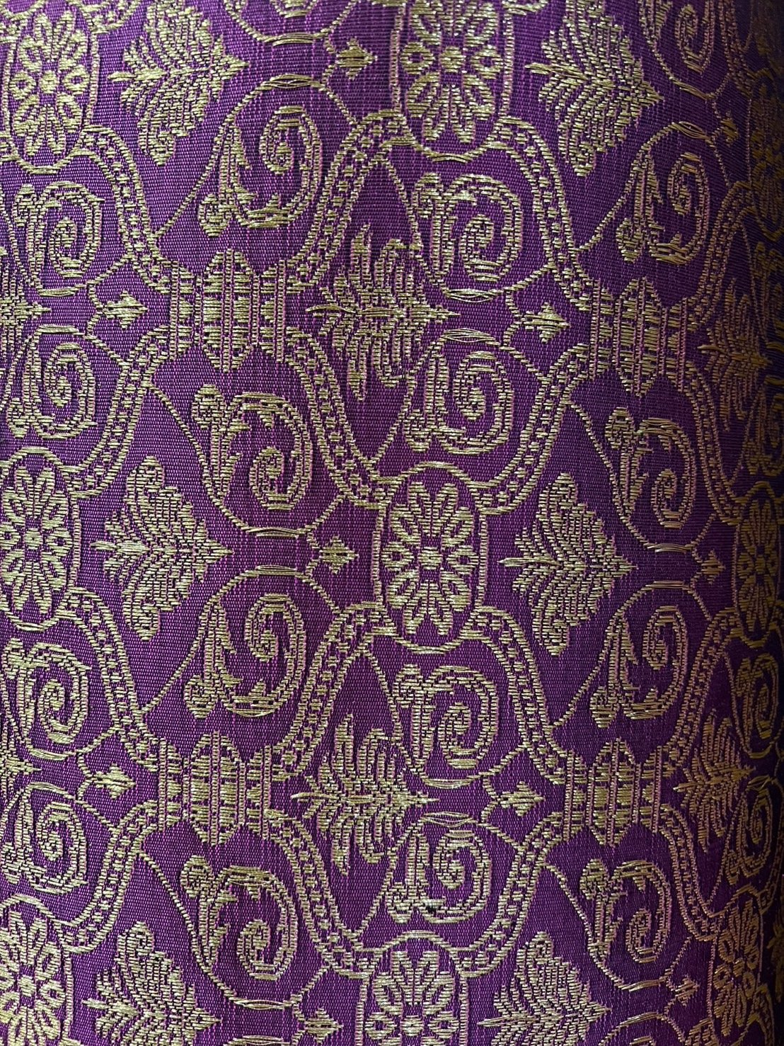 (ผ้าชุด)ผ้าไหมยกดอกลำพูน เกาะเชิงดิ้นทอง ขนาด 1.03x4.47เมตร ลายนารายสุบรรณ พื้นสีชมพูบานเย็น รหัส N90-29-TR0007