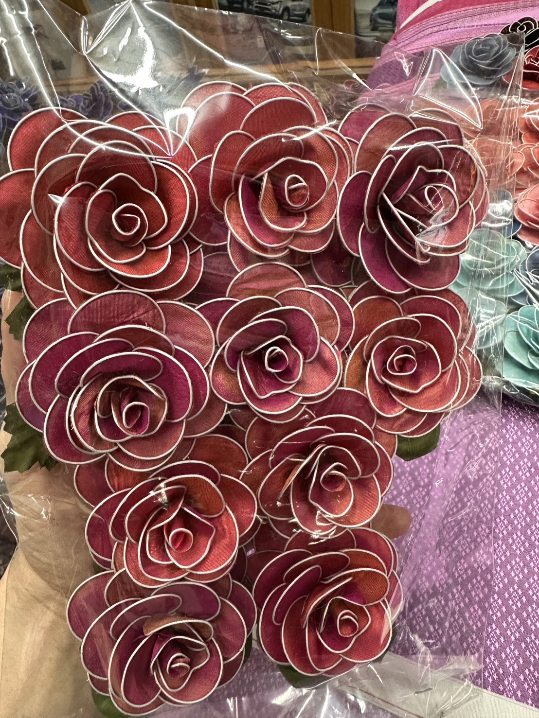 ดอกกุหลาบผ้าไหม (กลัดหน้าอก) แพคโหล (12ชิ้น) คละสี คละลาย GF-ST-1225661