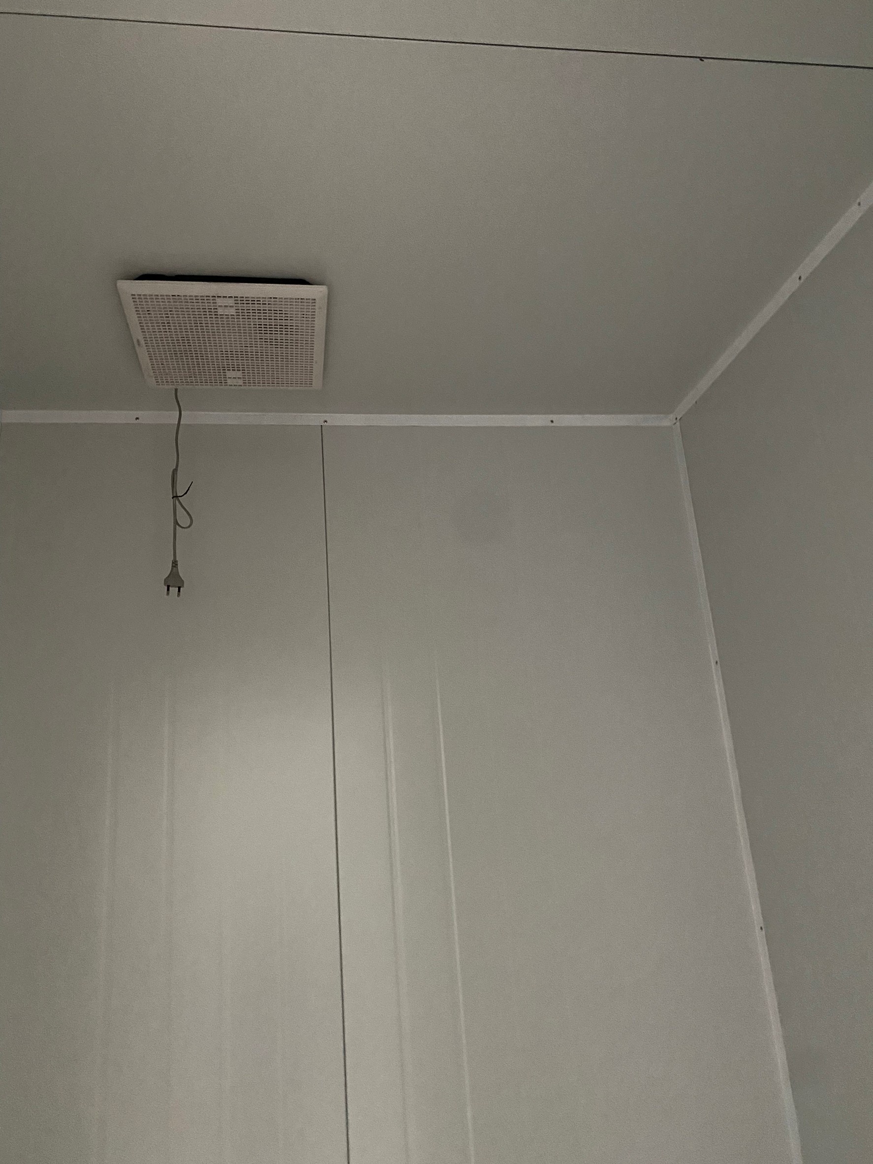 งานกั้นห้อง งานต่อเติม กั้นห้องใต้โครงหลังคาเดิม ขนาด 7.60x9.00 เมตร ไทรน้อย