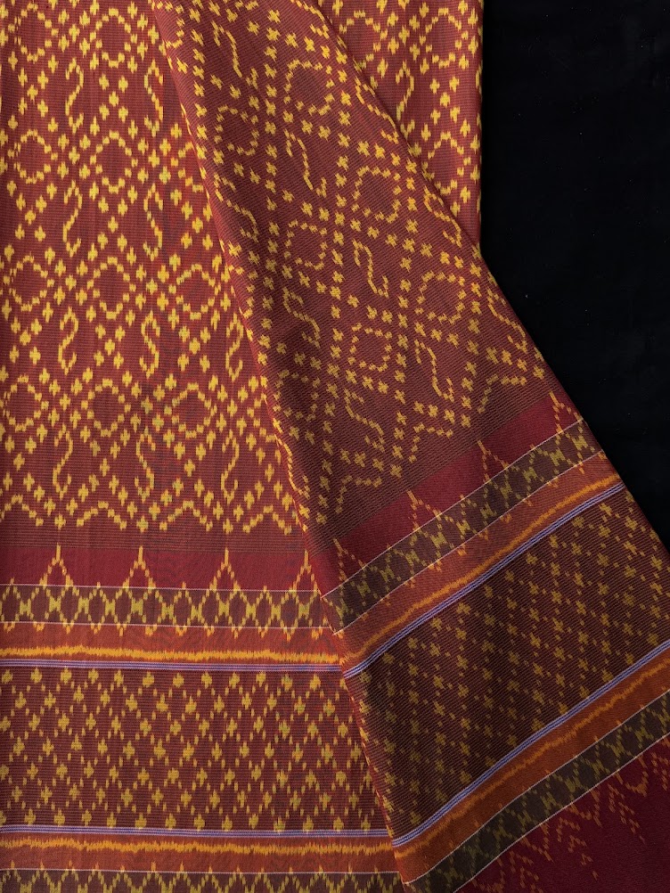 ซิ่น ผ้าไหมมัดหมี่ 3ตะกอ ทอควบเส้น ขนาด 1x2 เมตร ลายขอประยุกต์ พื้นสีแดง รหัส PCS-NY-11226825