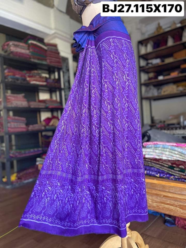 ซิ่น พระตะบอง ไหมบ้านสาวมือ ย้อมสีธรรมชาติ ขนาด 115x170ซม สีน้ำเงินอมม่วง รหัส N9-SIL-BJ27