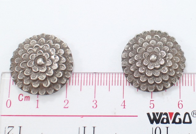 SI109 กระดุมเงินแท้งานเก่า ๙ เม็ด นน. 20.9 กรัม