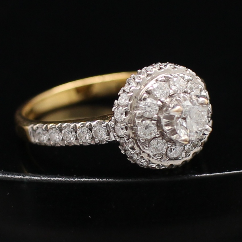 RG250112 แหวนเพชรชูล้อมเพชร เพชรเม็ดกลาง 0.23 กะรัต เพชรล้อม 41 เม็ด 0.73 กะรัต ทองแท้ 18k นน.รวม 4.4 กรัม ขนาดแหวน 53.5