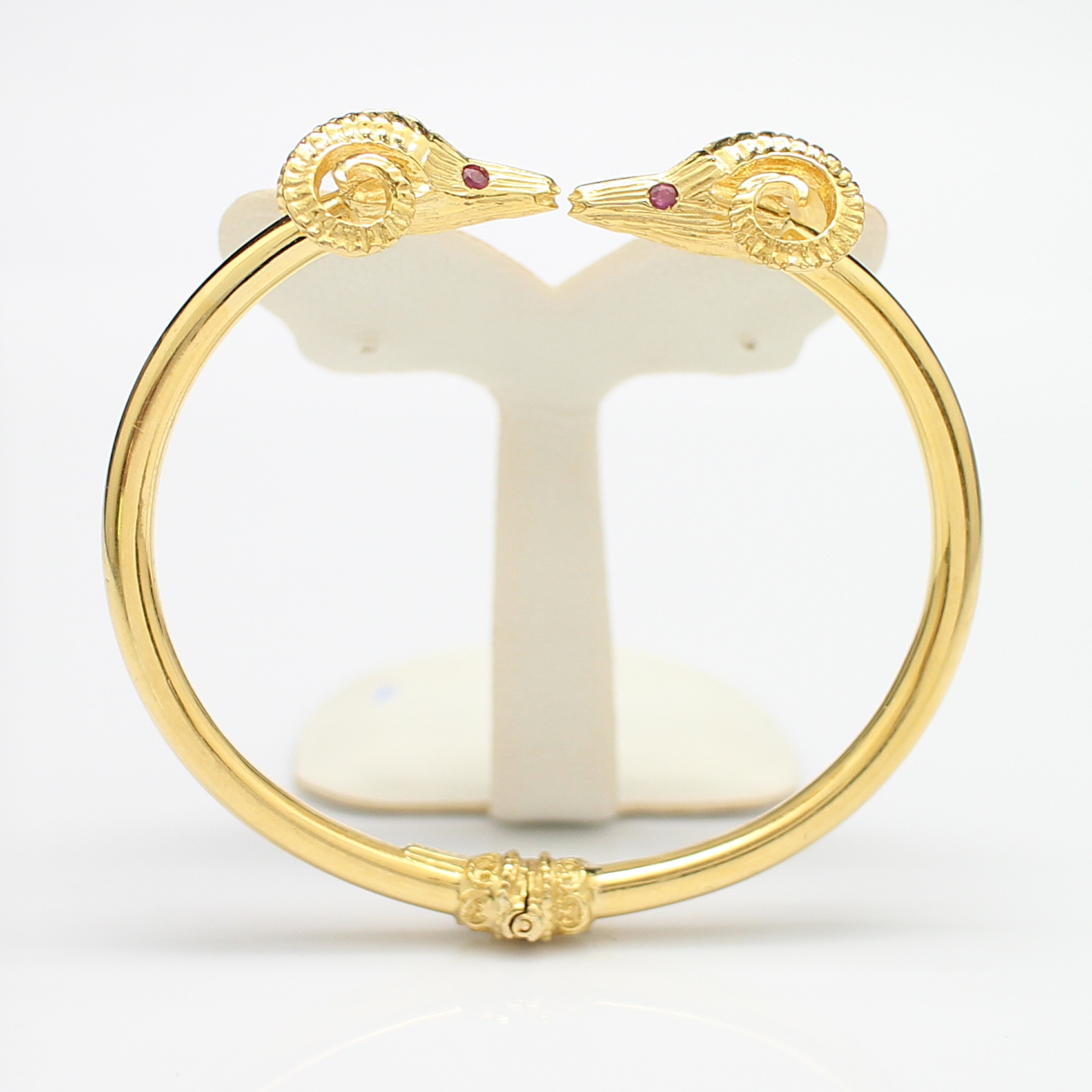 BL25038 กำไลแพะหัวชนตาฝังทับทิม ทองแท้ 18k นน.รวม 20.4 กรัม เส้นผ่านศูนย์กลาง 5.5 ซม. งานสวย หายาก