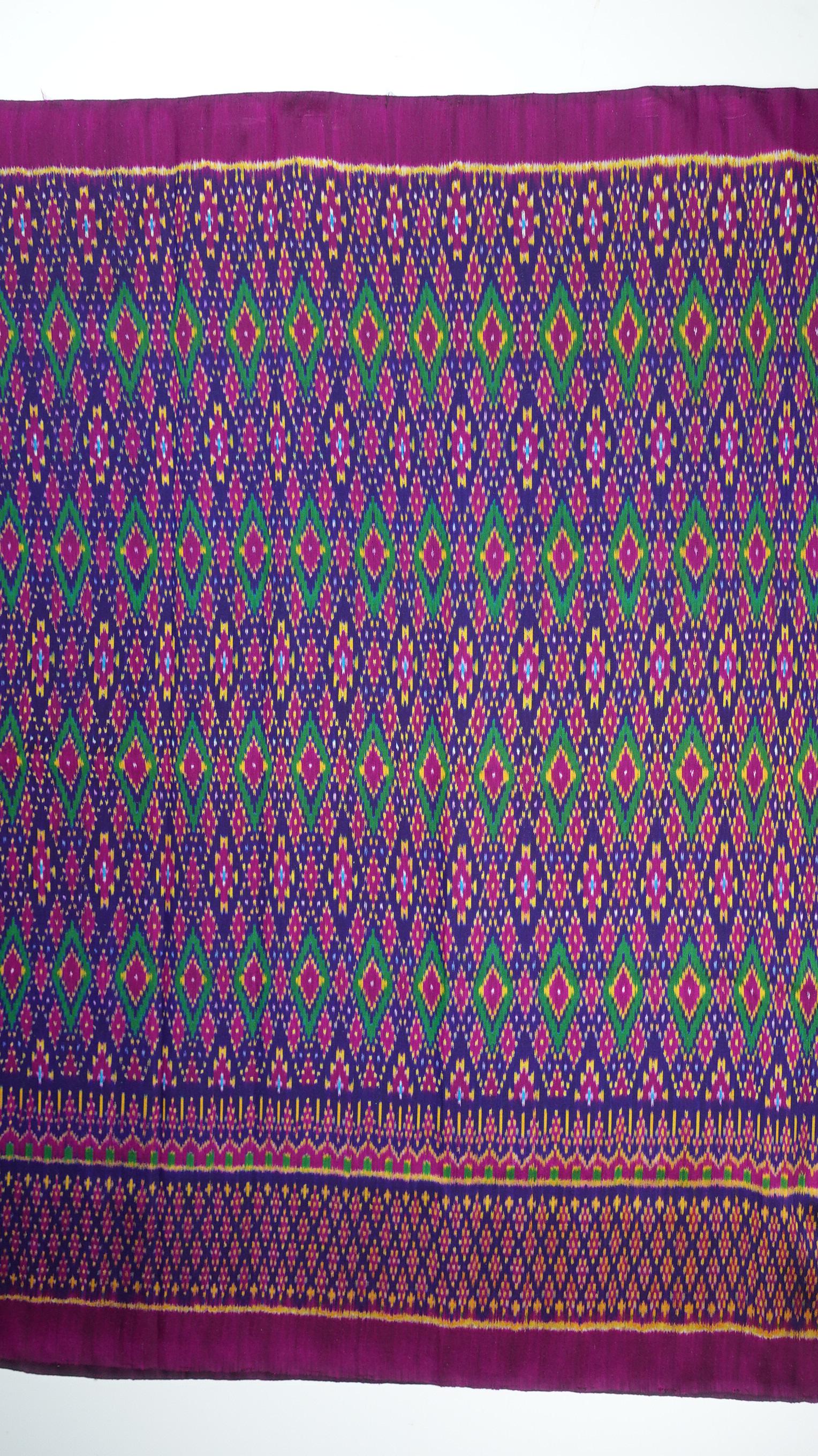 (ผ้าชุด)ไหมมัดหมี่ 3ตะกอ ไหมแท้ (ผ้าลาย 2เมตร+สีพื้น2เมตร) โทนสีม่วง รหัส M3-ME-066-1222676