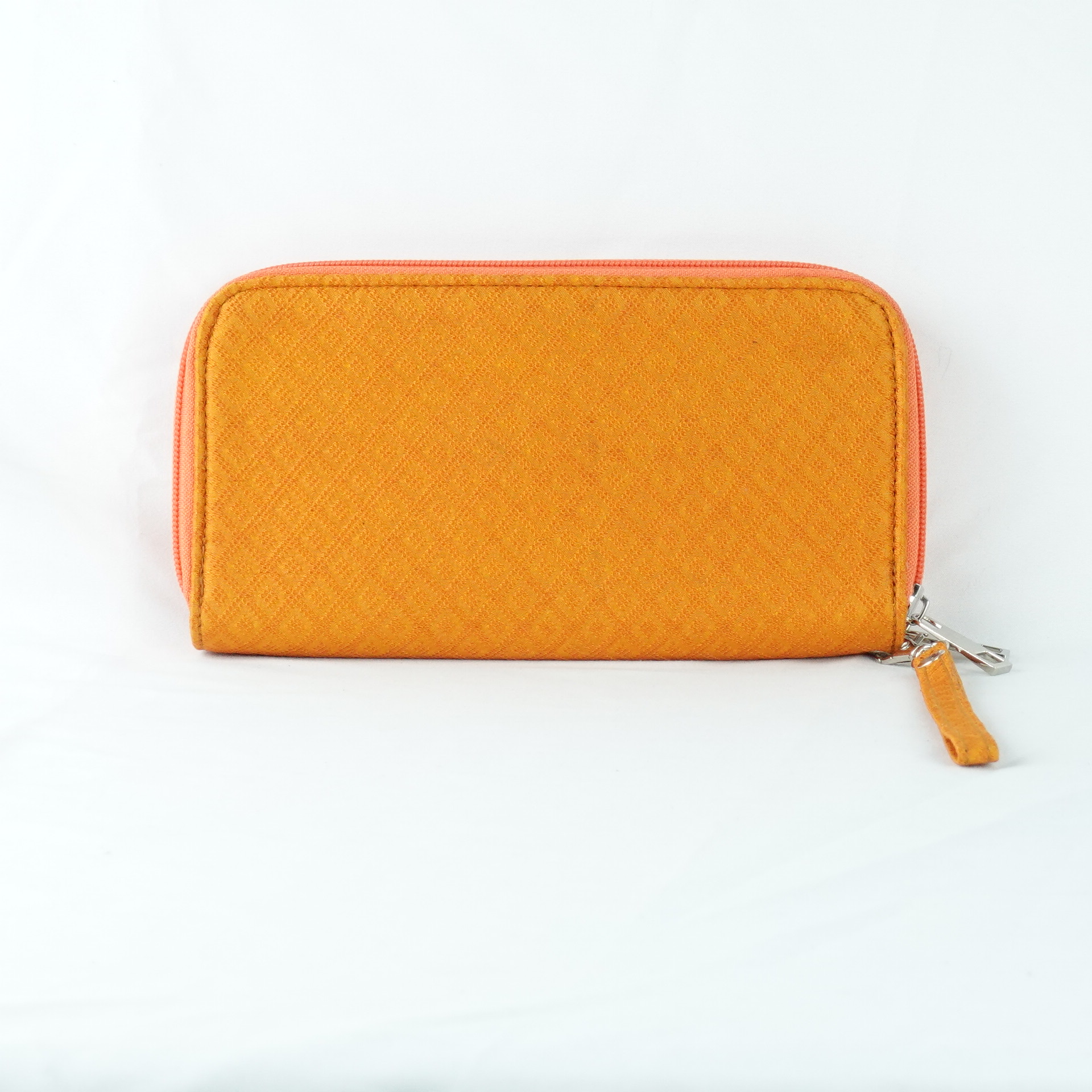 กระเป๋าเงินผ้าไหม ซิปรอบ2ซิป ขนาด 3x11x21ซม.พื้นสีเหลืองทอง รหัส GM-TT-060568170