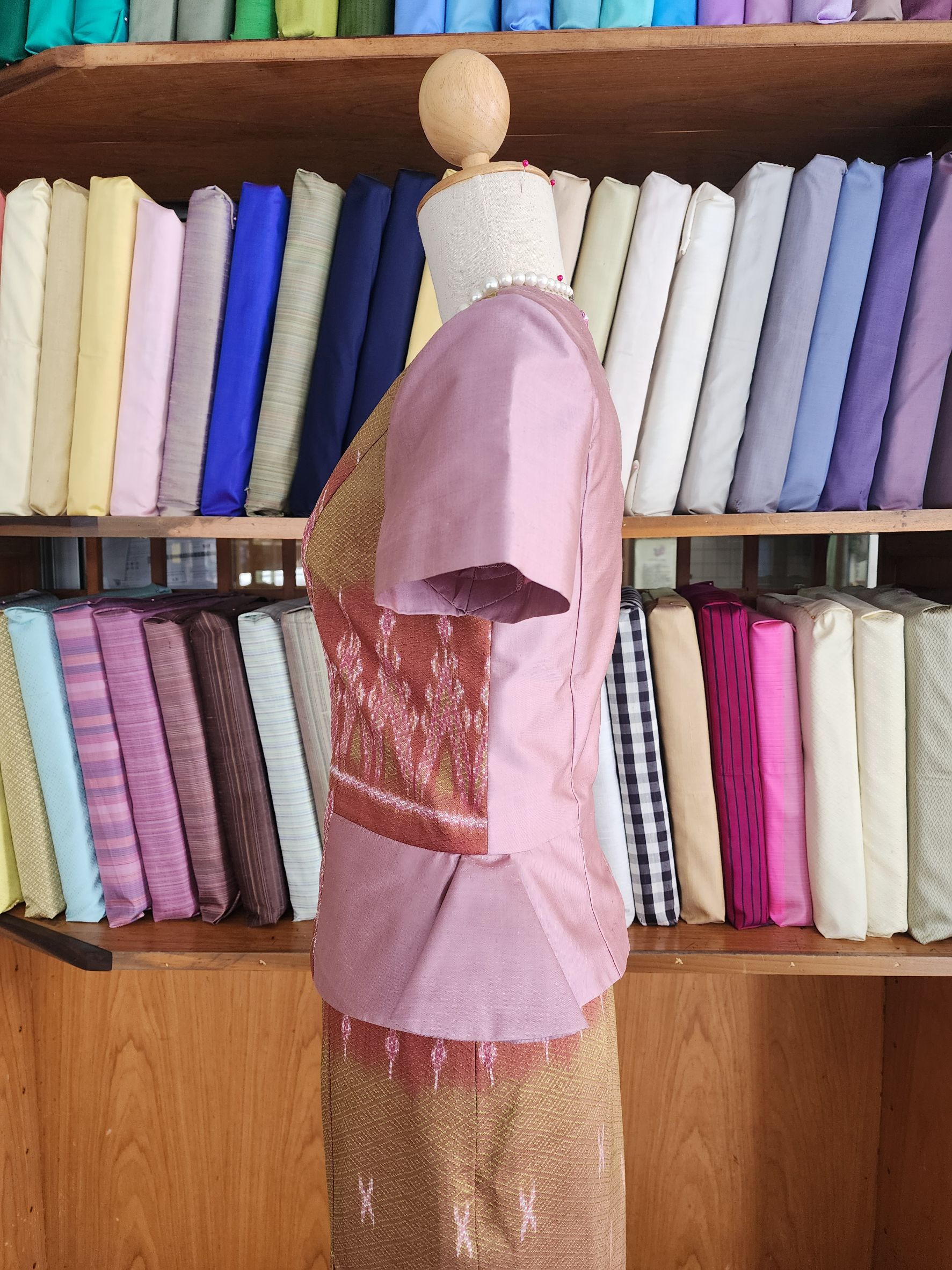 แบบตัดชุด แยกชิ้น เสื้อ+กระโปรง ผ้าไหม (ไม่รวมผ้า) รหัส CUT-ST1213651