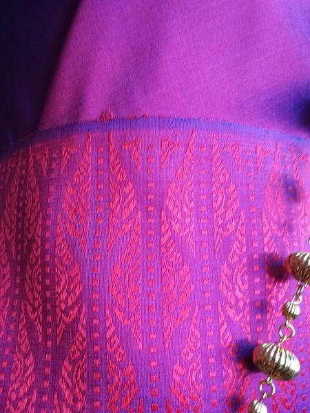 (ผ้าชุด)ไหมยกสุรินทร์ ขนาด 1x4เมตร (ลาย 2เมตร+สีพื้น 2เมตร) สีม่วงชมพู รหัส N10-NY0315667