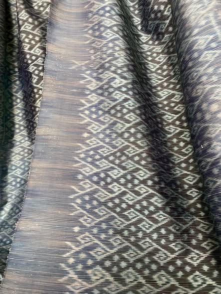 ผ้าไหมลายพิเศษ มัดหมี่ประยุกต์ ไหมแท้ สีฟ้าอมเทา-ครามเข้ม เลือกตามขนาด รหัส MMFZ-116-1113683