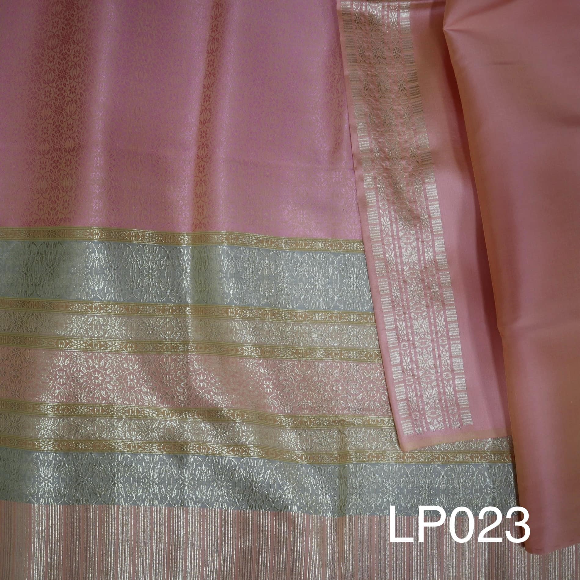 (ผ้าชุด) ผ้าไหมยกดอกลำพูน (สีพื้น 2เมตร+ลาย 2.4เมตร) สีชมพู รหัส N90-AA-LP023