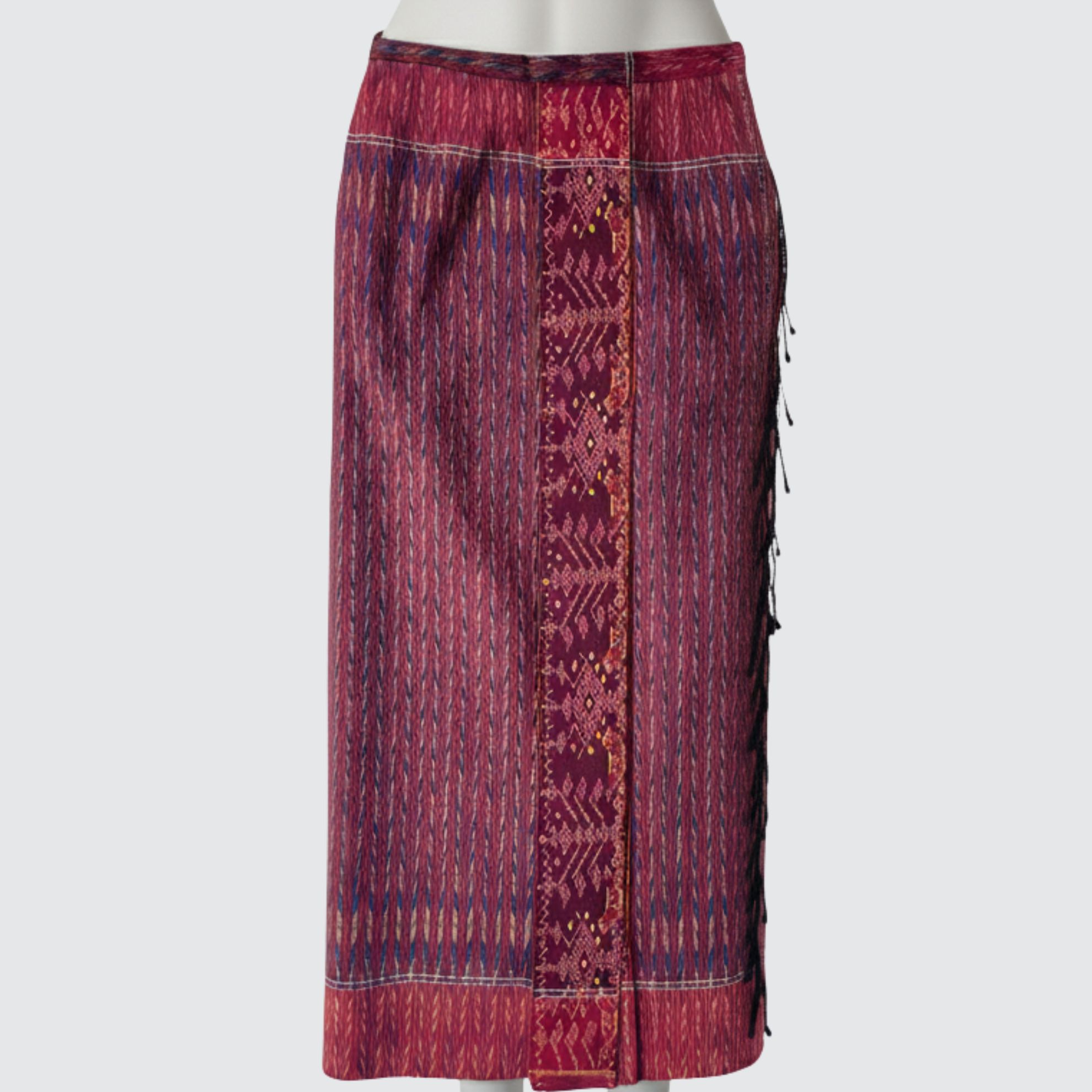 ผ้าถุงป้าย แบบเลื่อนตะขอตามไซส์ หน้านางกลาง ลายโฮล สีแดง รหัส WM-PTS-1009681424