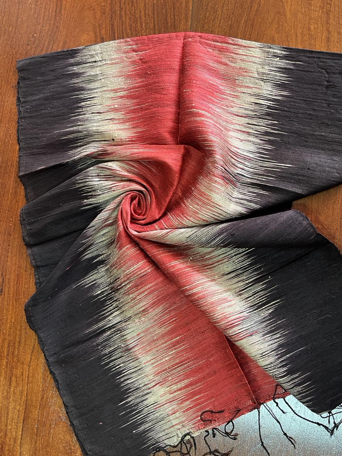 ผ้าคลุมไหล่ผ้าไหม ไหมแท้ เนื้อหยาบนุ่ม ขนาด 60x200ซม.สีดำ-สีขาวแดง รหัส ZM-119-1120682