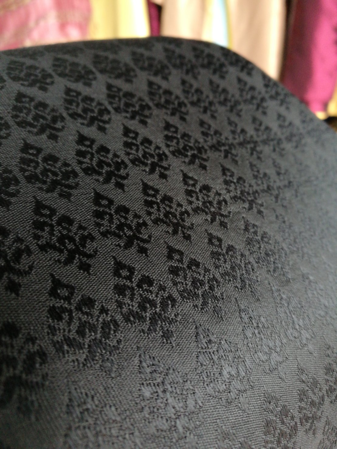 ซิ่น ผ้าไหมยกดอกสุรินทร์ ขนาด 1x2 เมตร พื้นสีดำ รหัส N11-NY0720661