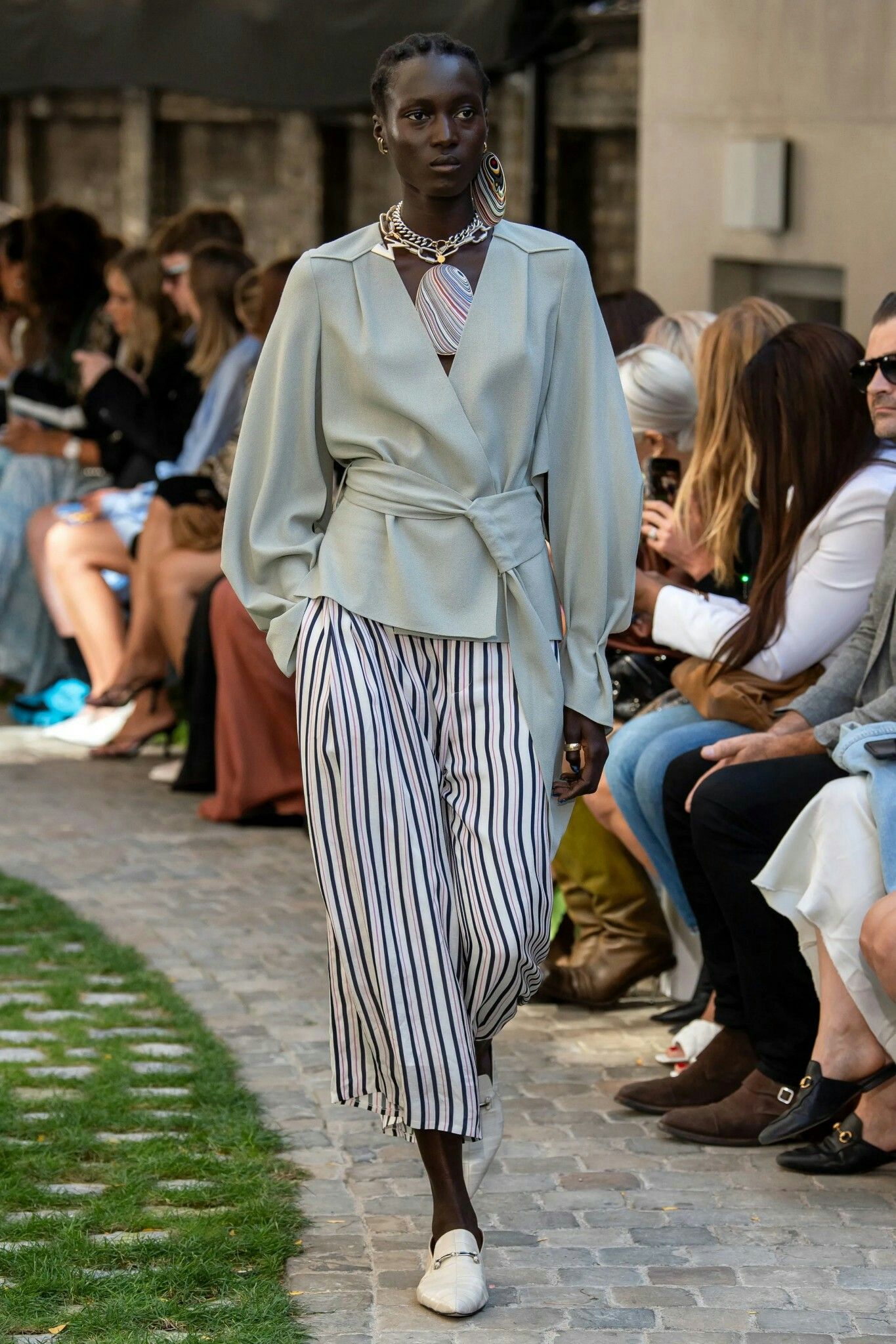 แบบตัด เสื้อผ้าไหม (ไม่รวมผ้า) ตามแบบ รหัส CUT-ST-0716662