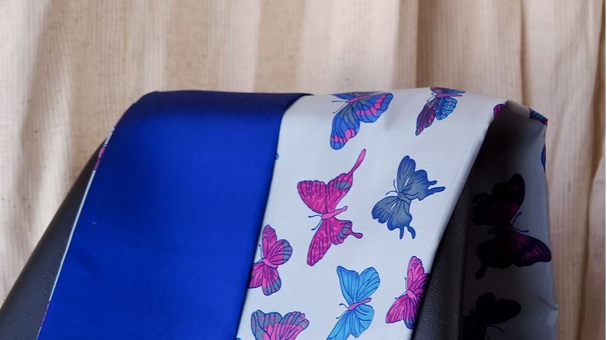 (ผ้าชุด)ไหมพิมพ์ลาย ไหมแท้ ขนาด 1x4หลา (ผ้าลาย2หลา+สีพื้น 2หลา) สีน้ำเงิน สีขาว รหัส A40-CT-102018