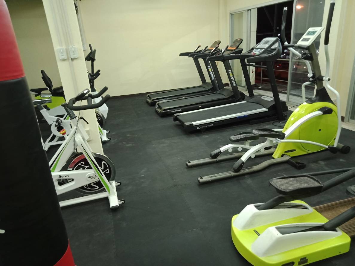 พื้นยางฟิตเนส แบบจิ๊กซอว์ Jigsaw fitness rubber flooring หนา10mm ราคา850บาท ตรม