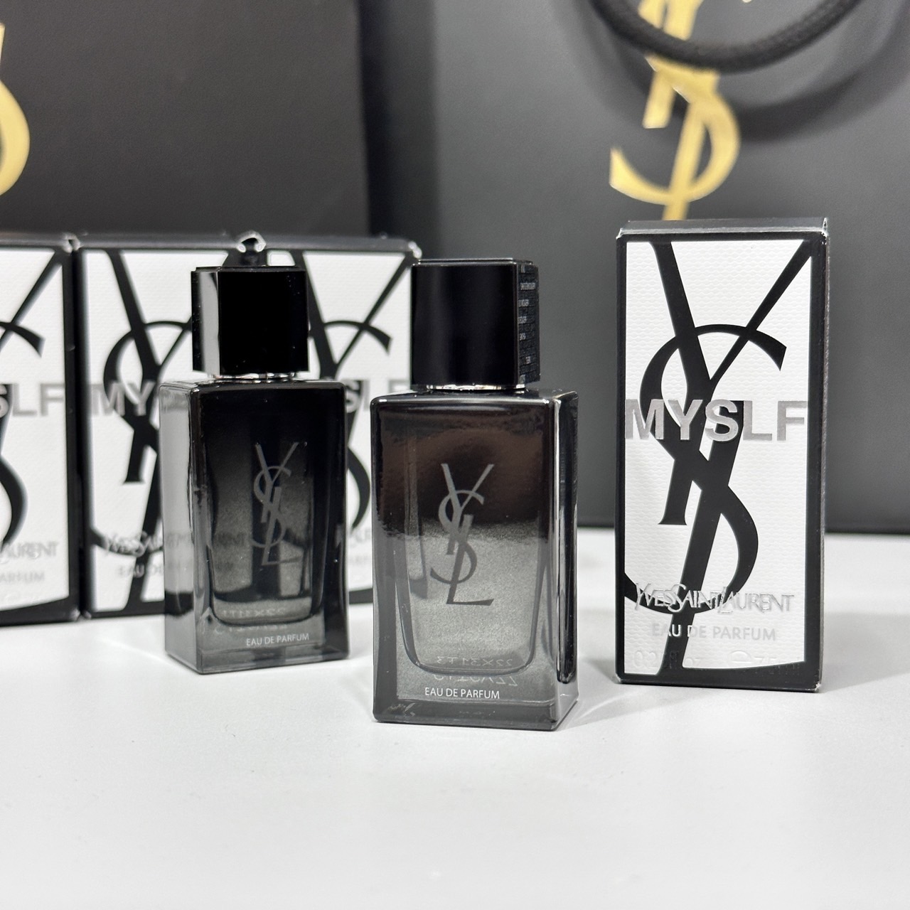 น้ำหอมจิ๋วมินิ YSL MYSLF Eau de Parfum 7.5ml แบบแต้มมีกล่อง ( Mini Perfume น้ำหอมขนาดพกพา) น้ำหอมจิ๋วมินิ ขวดน่ารัก ตั้งโชว์ก็สวย พกพาก็สะดวก หัวแต้มตามจุดชีพจร